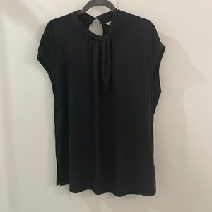 RW&CO camber & grace collection black short sleeve blouse